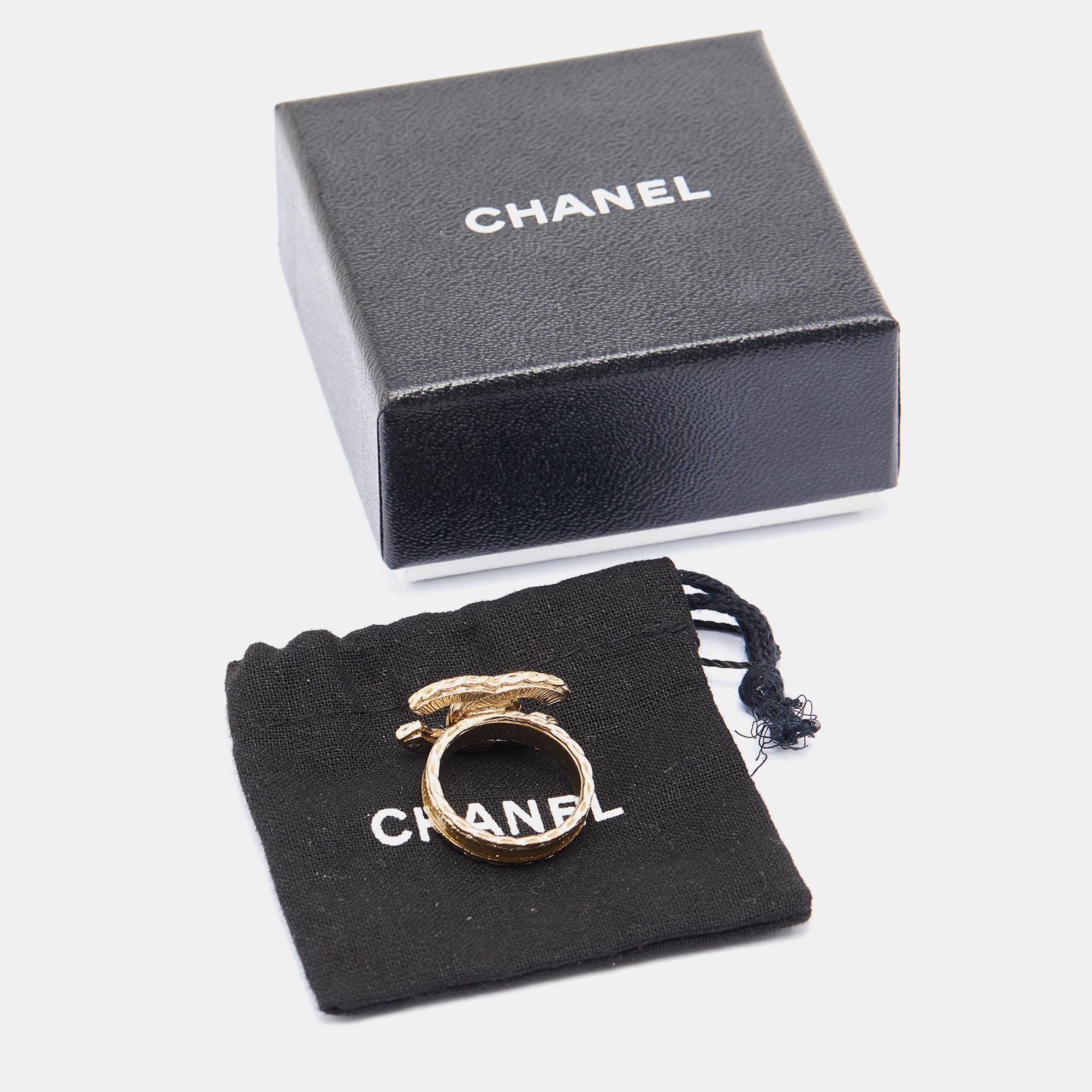 Chanel CC Enamel Gold Tone Ring Size 53 In Good Condition In Dubai, Al Qouz 2