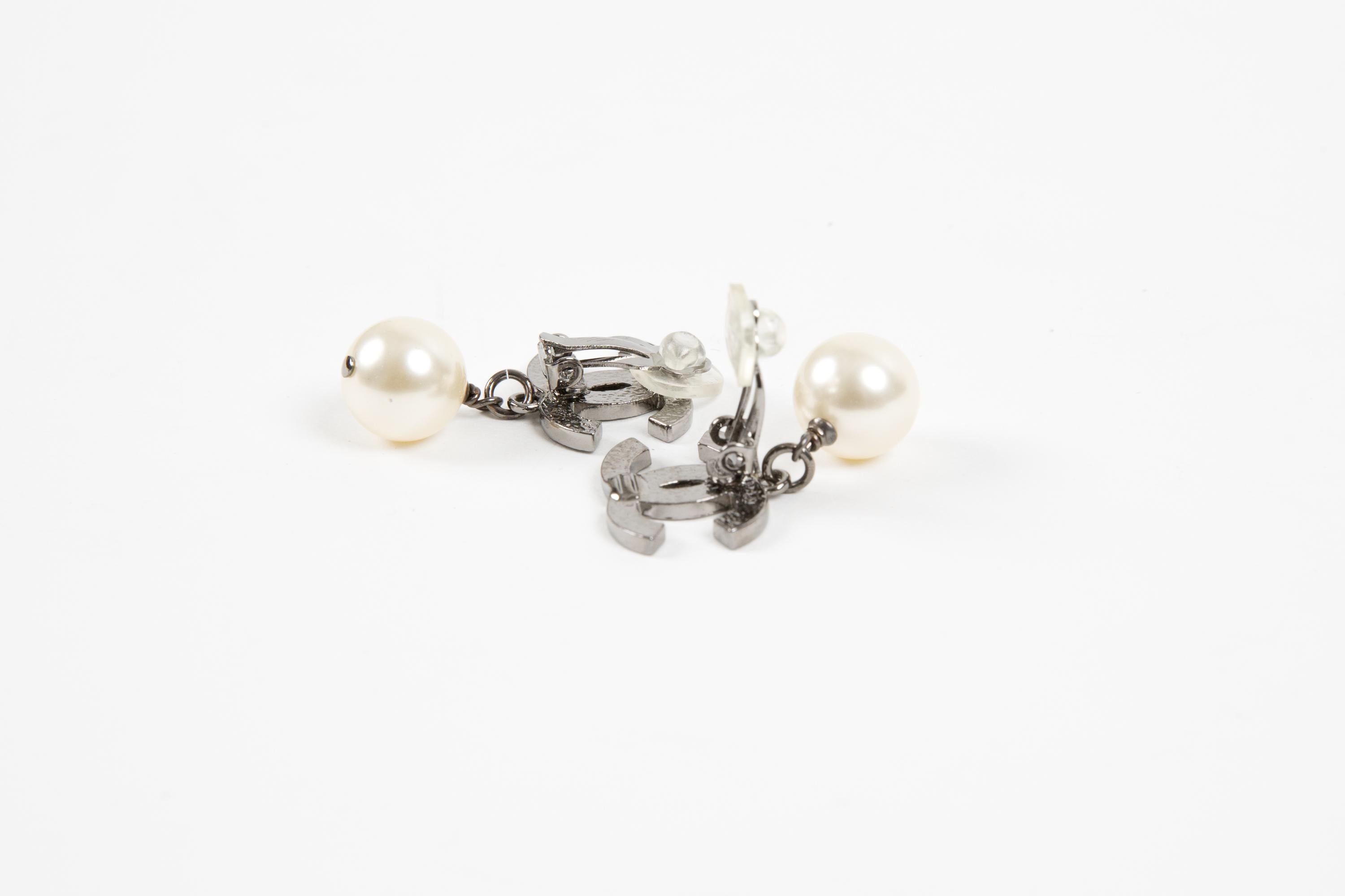 Women's Chanel CC Faux-Pearl and Silver-Tone Clip-On Earrings For Sale
