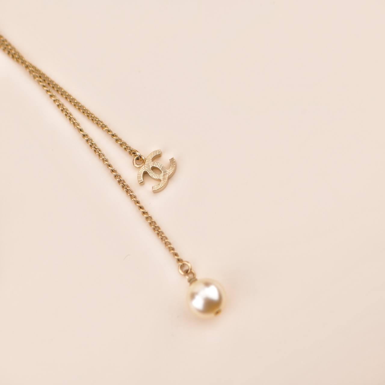 Chanel CC Faux Pearl & Black Beads Baroque Sautoir Necklace For Sale 1