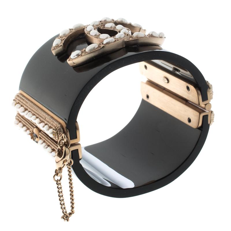 One glance and you are sure to fall for this exquisite cuff bracelet from Chanel! The lovely bracelet is crafted from gold-tone metal and black resin and features the iconic CC logo as well as push and lobster clasp closures that are beautifully