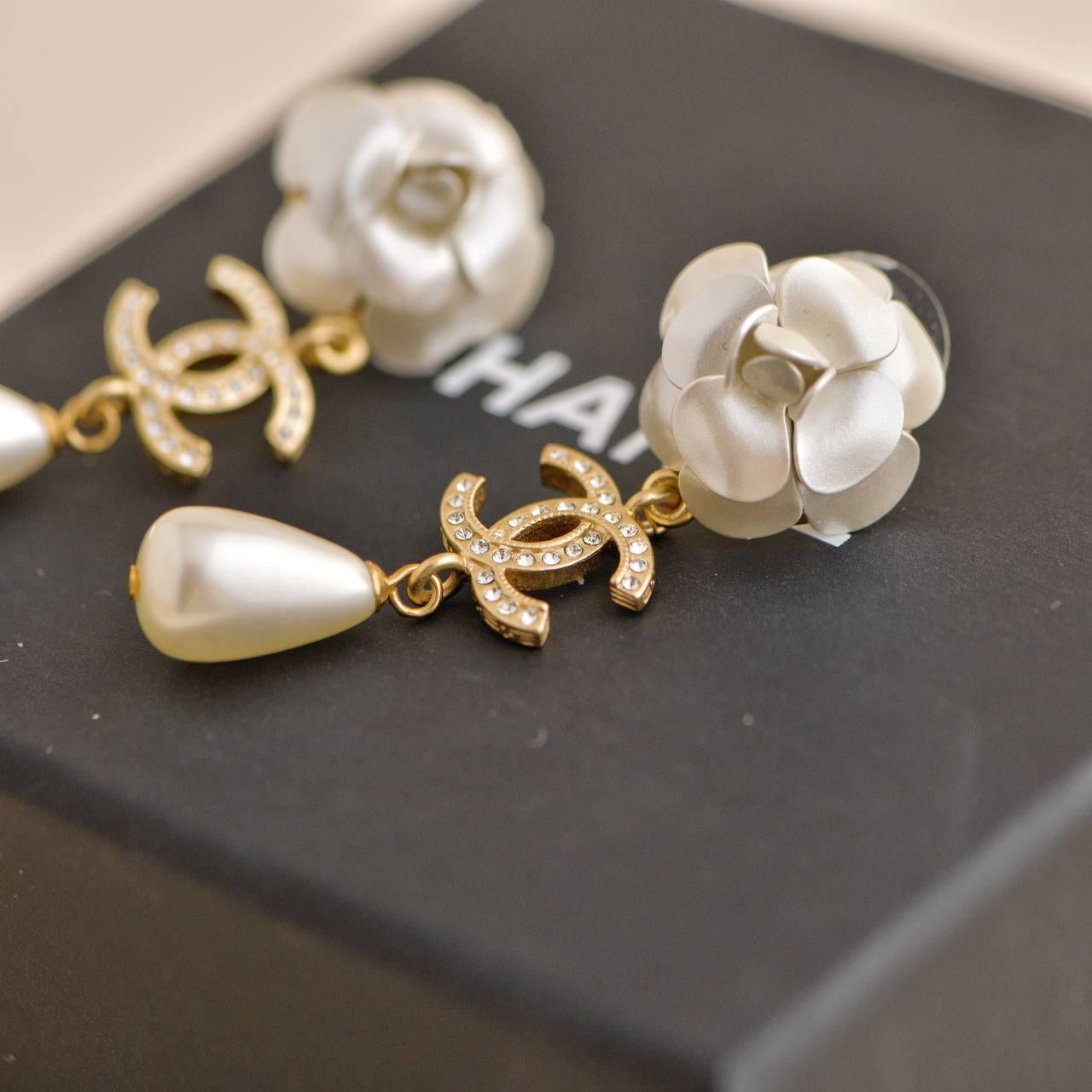 Chanel CC Faux Pearl Camelia Drop Earrings In Excellent Condition For Sale In Banbury, GB