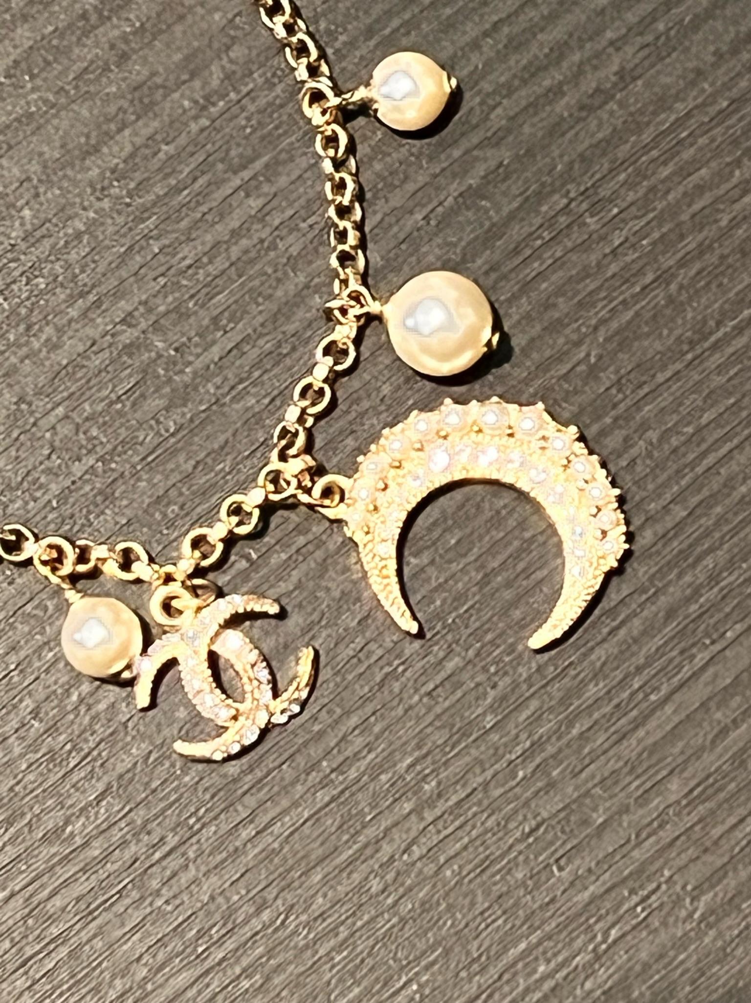  CHANEL CC Bracelet à breloques en fausses perles et croissant de lune 2015 Pour femmes 