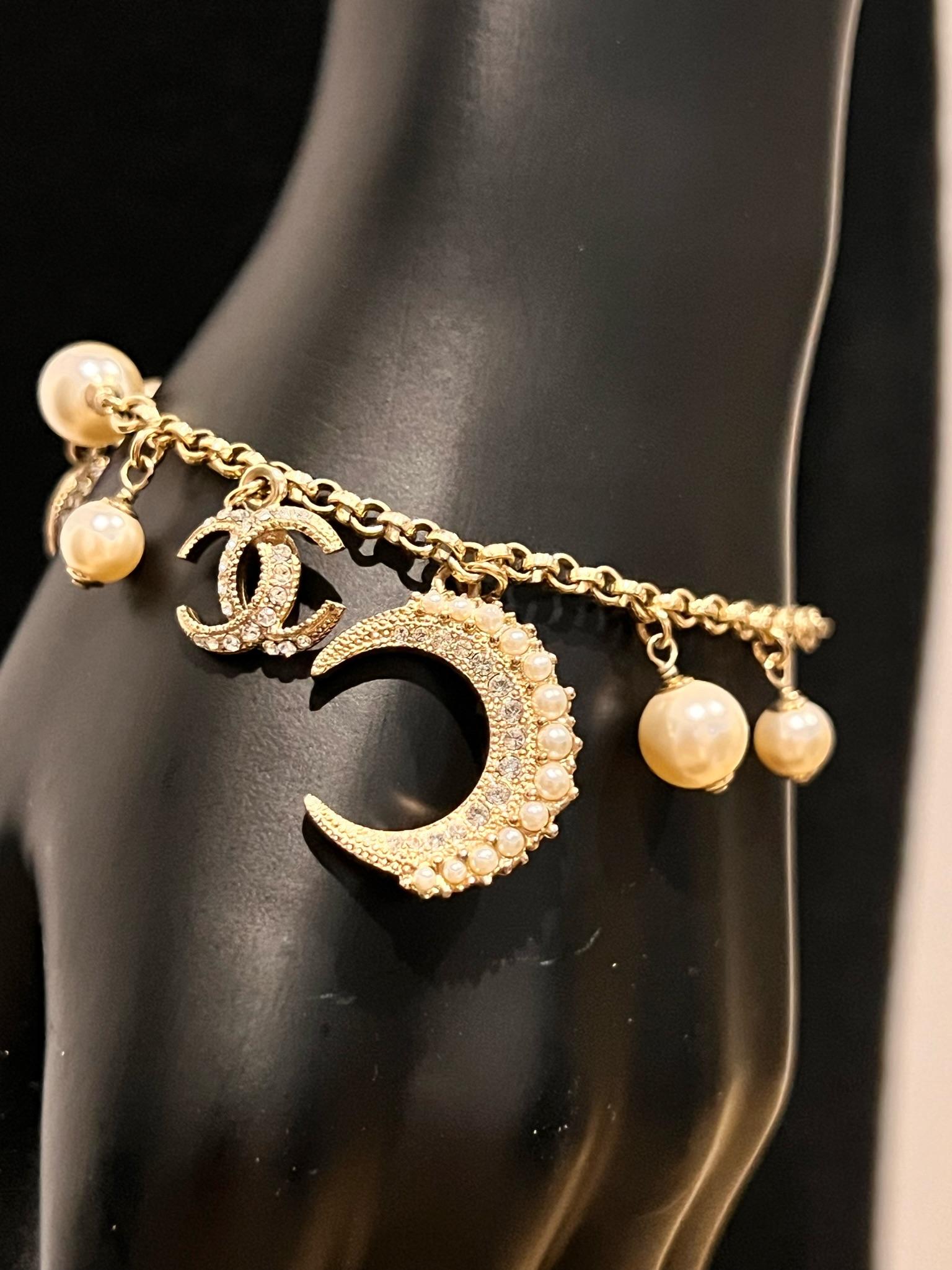 CHANEL CC Faux Pearl Crescent Moon Charm Bracelet 2015 In Excellent Condition In COLLINGWOOD, AU