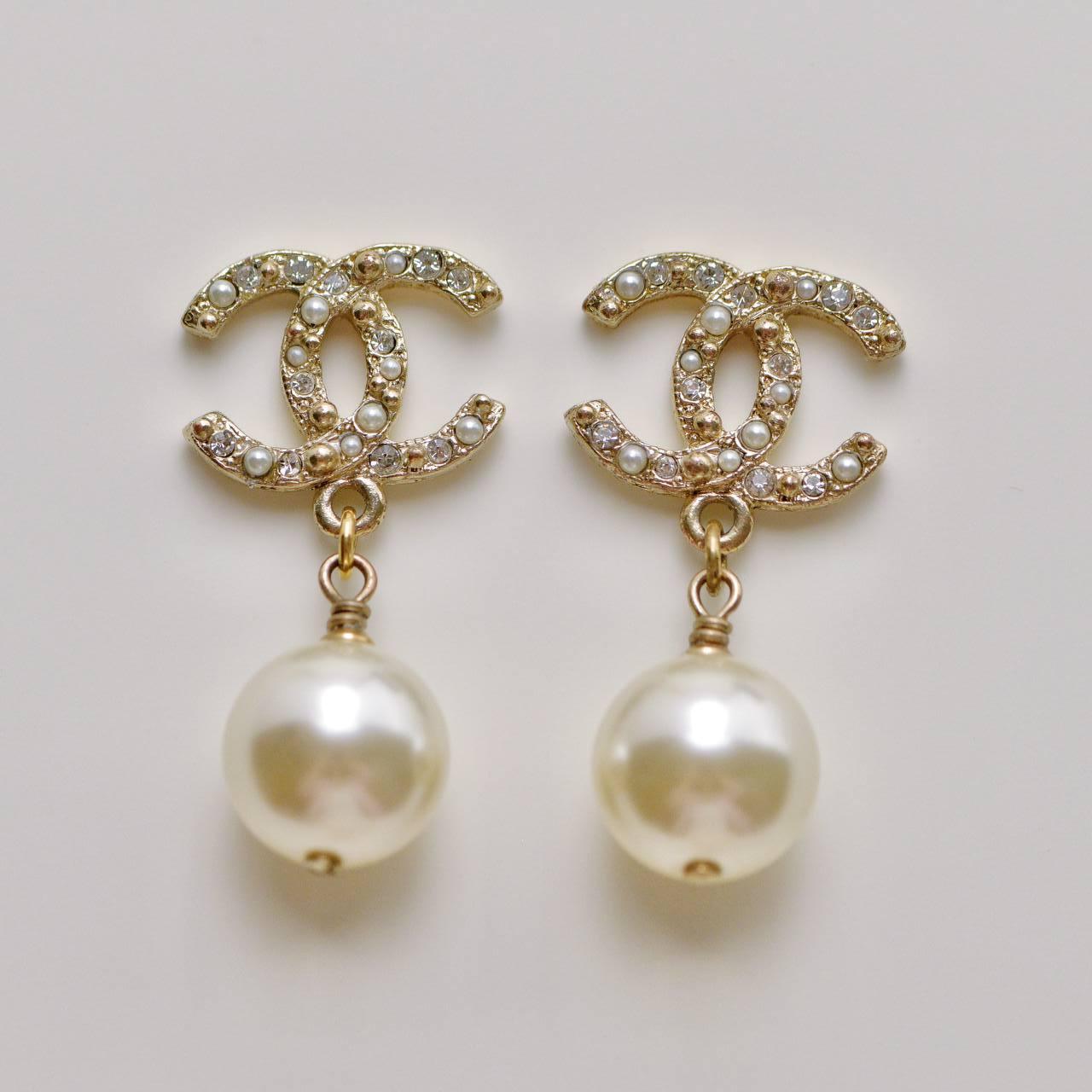 Chanel CC Faux Pearl Crystal Dangle Earrings In Excellent Condition In Banbury, GB