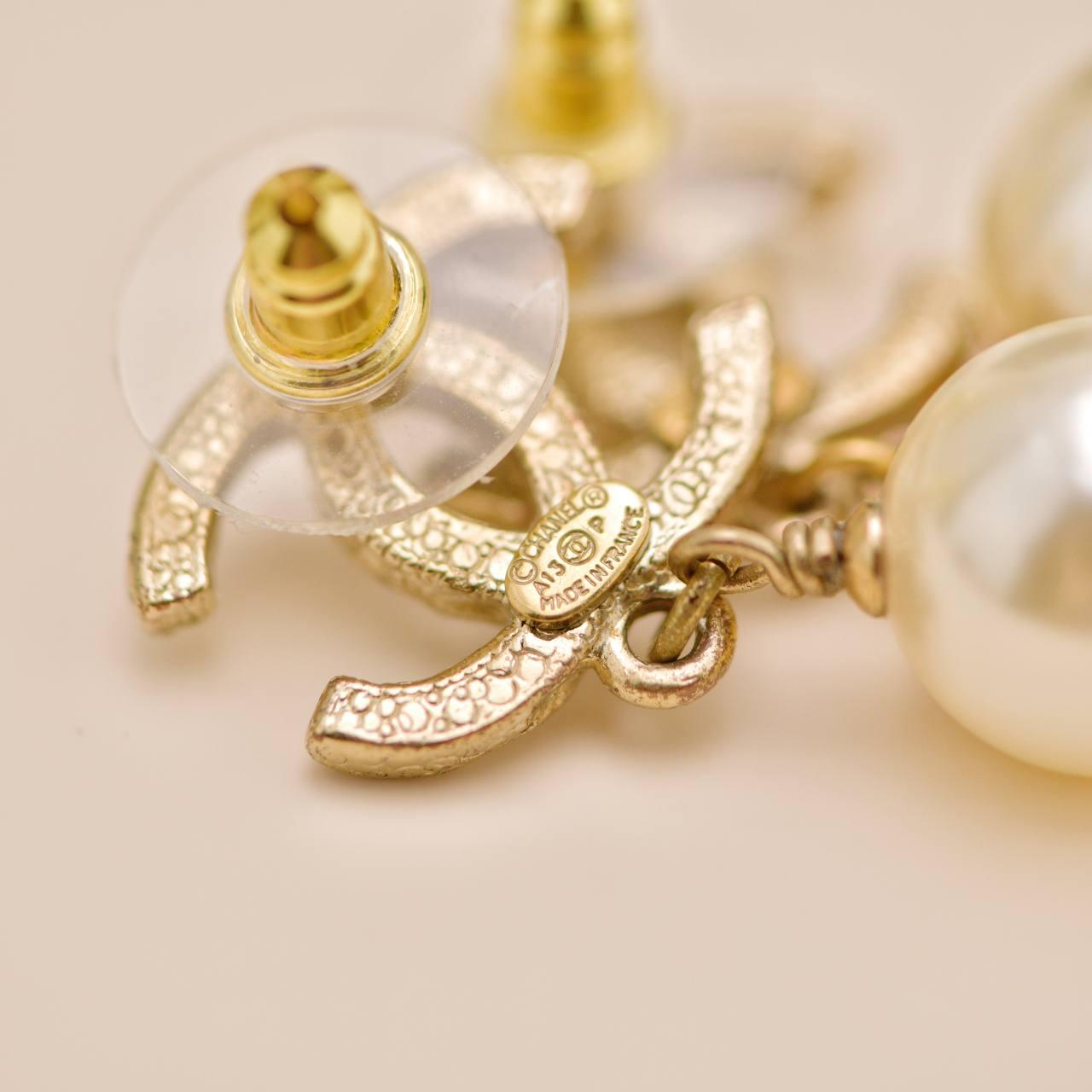 Women's or Men's Chanel CC Faux Pearl Crystal Dangle Earrings