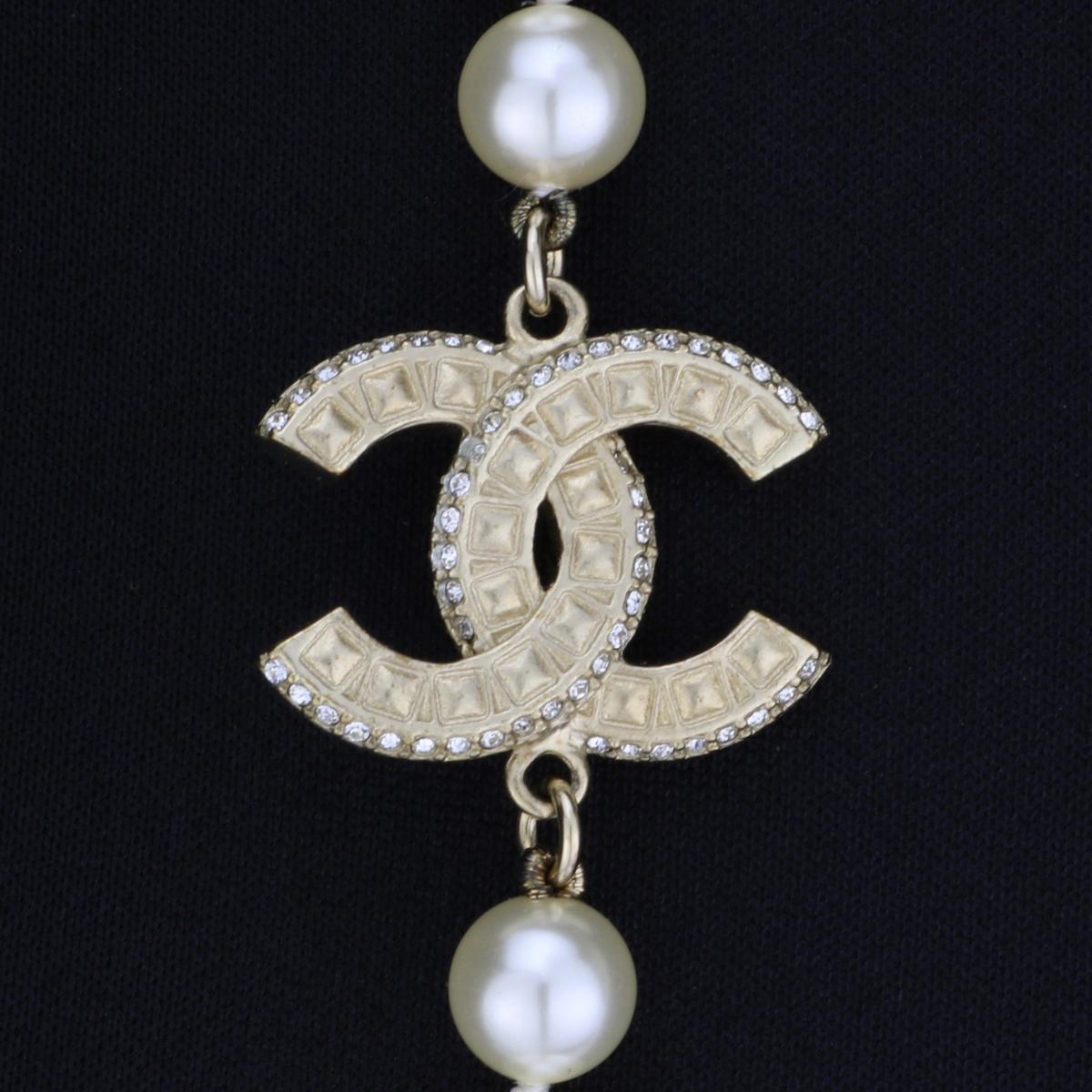 CHANEL CC Faux Pearl Crystal Gold Long Necklace 2016 In Excellent Condition For Sale In Huddersfield, GB