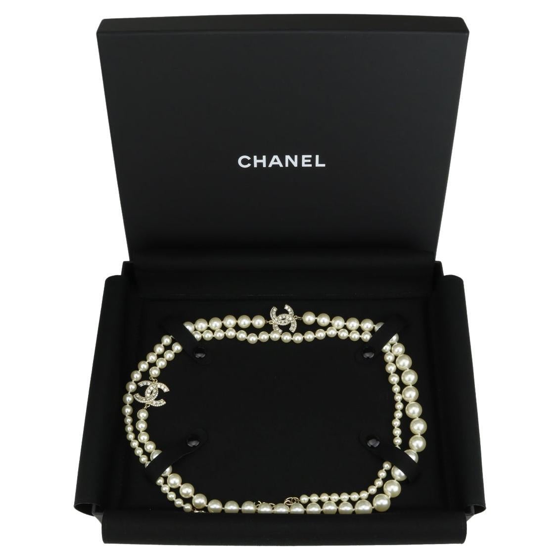 CHANEL CC, collier long en or avec fausse perle et cristal, 2016