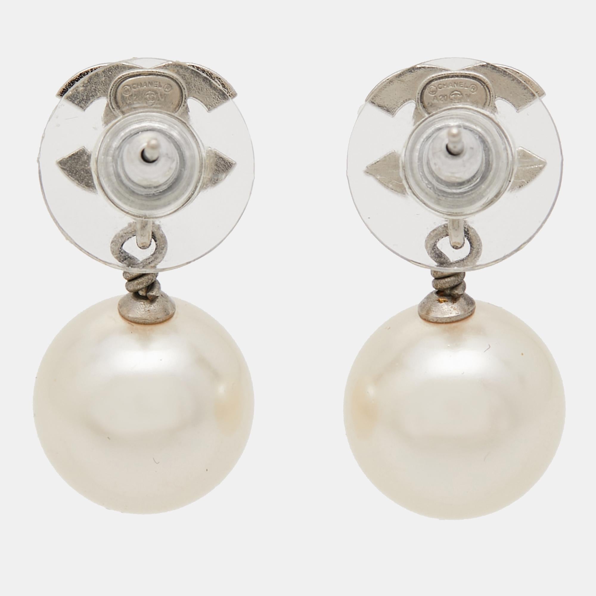 A feminine flair and a chic appeal characterize these stunning Chanel earrings. Sculpted from high-grade materials, they will look beautiful when you style them with your outfits and other accessories.

Includes: Original Box

