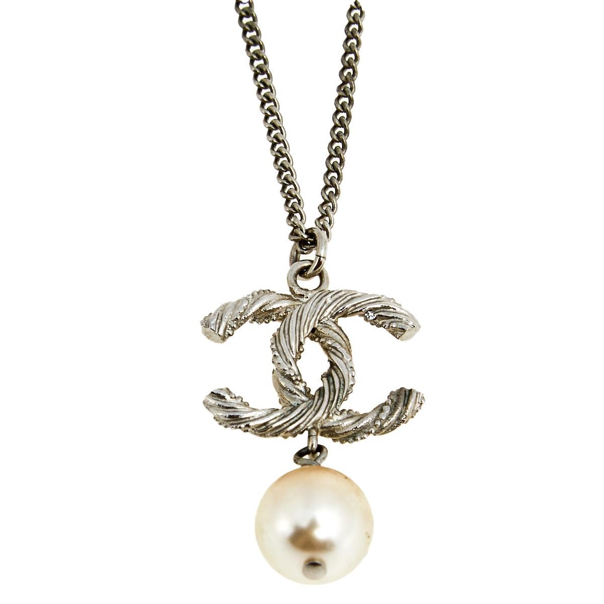 Chanel CC Faux Pearl Crystals Silver Tone Metal Pendant Necklace In Good Condition In Dubai, Al Qouz 2