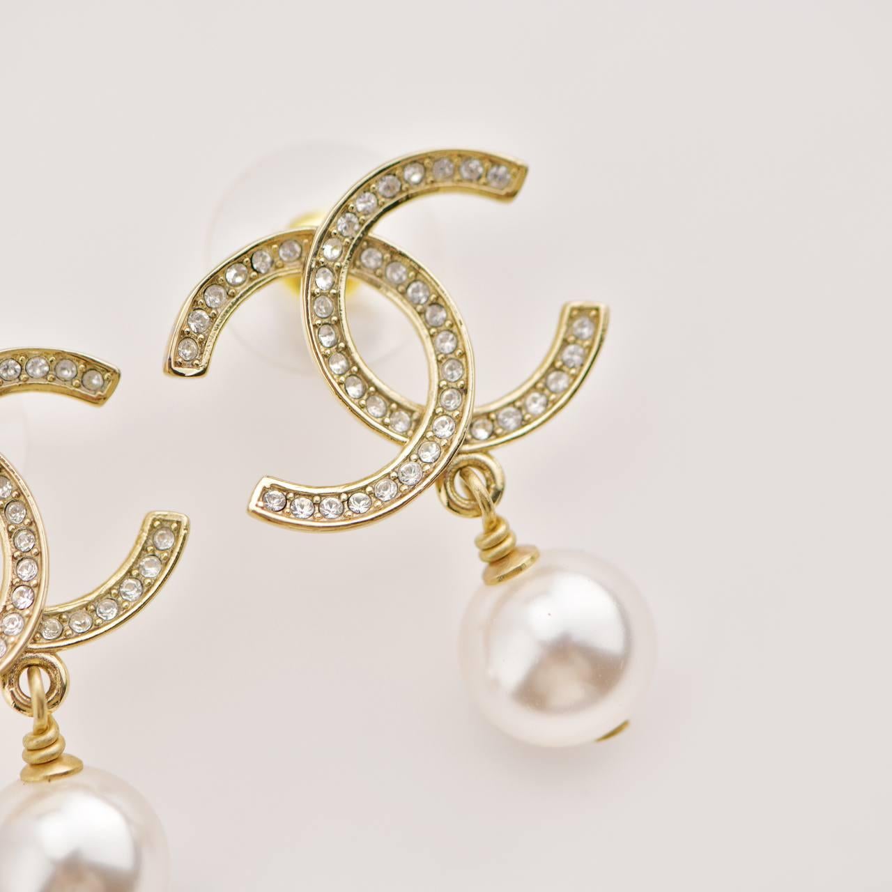 Chanel CC Faux Pearl Drop Pendant Earrings For Sale 3