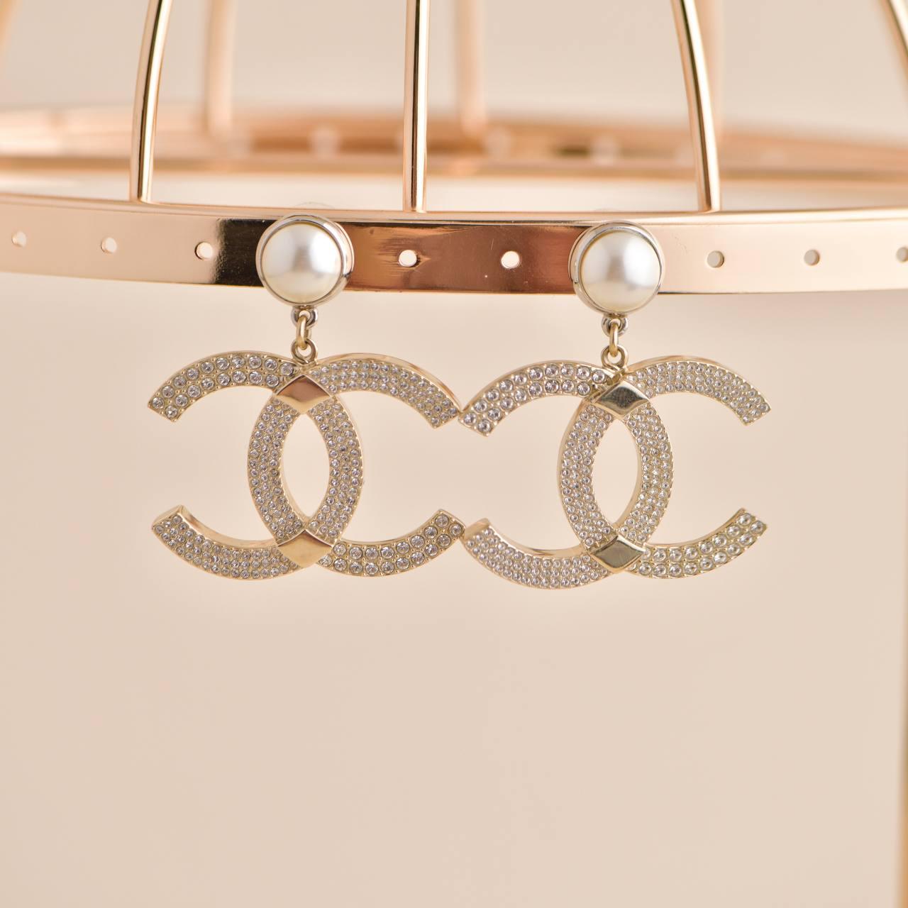 Brilliant Cut Chanel CC Faux Pearl Earrings From The 2021 Collection For Sale