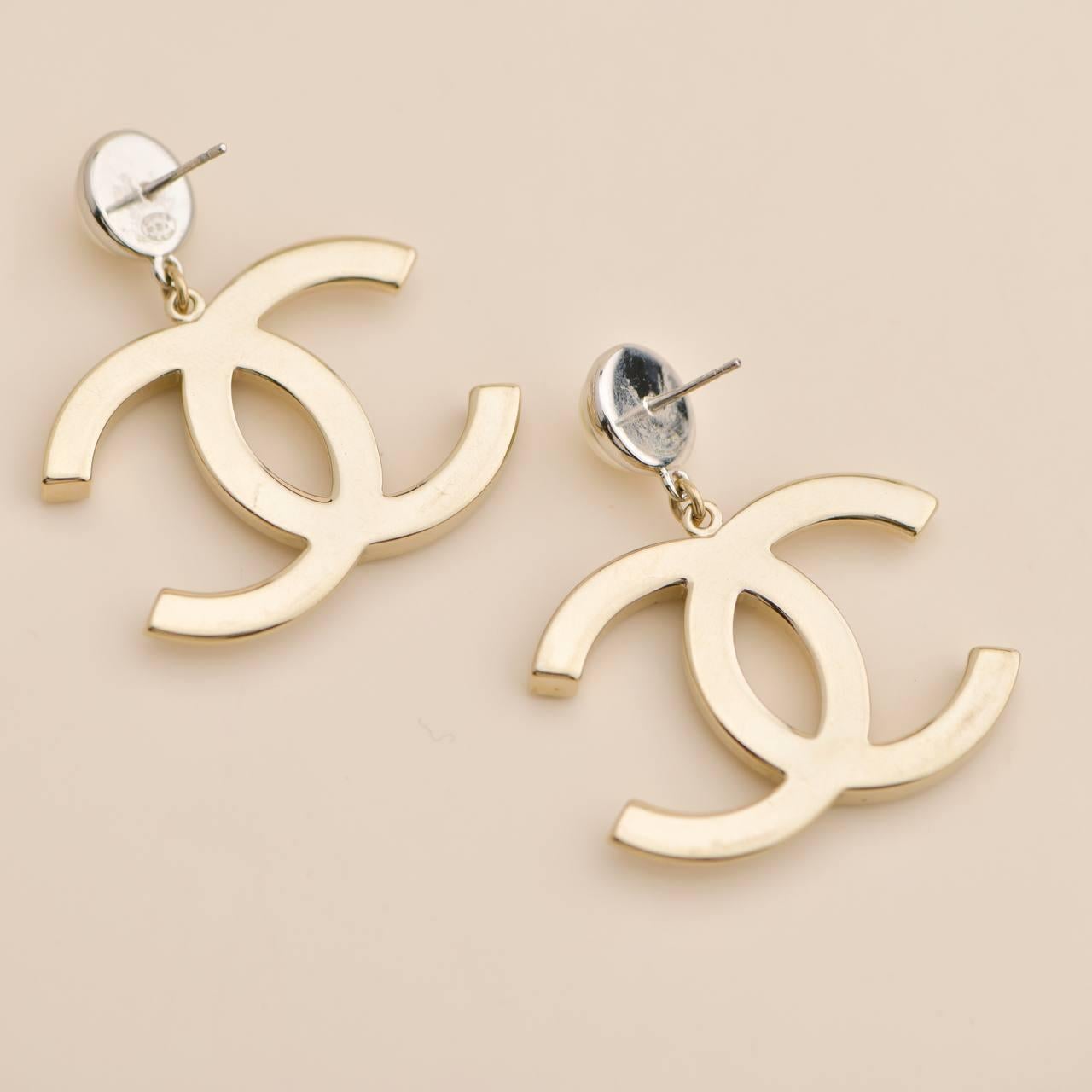 Women's Chanel CC Faux Pearl Earrings From The 2021 Collection
