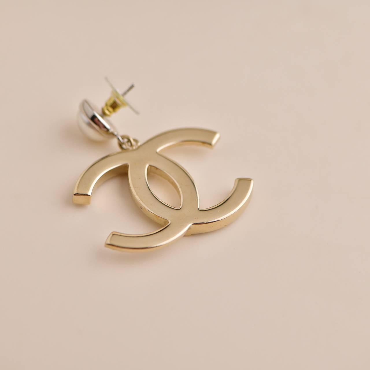 Women's Chanel CC Faux Pearl Earrings From The 2021 Collection