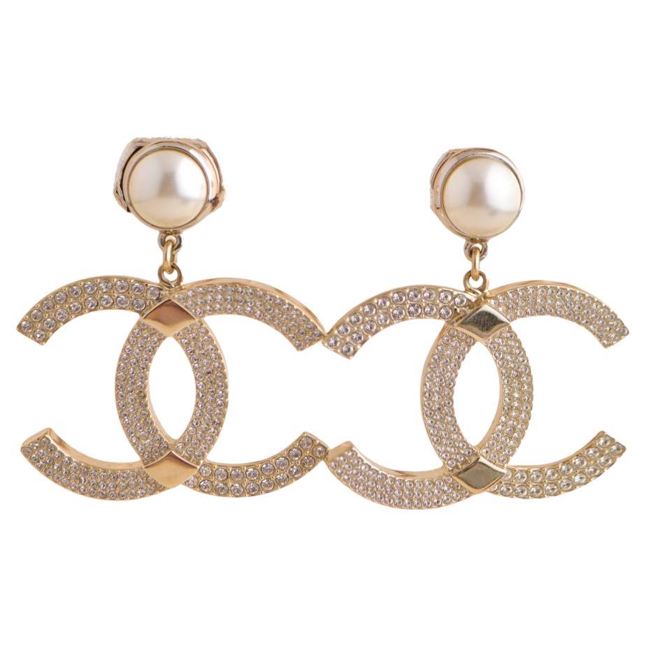 Chanel CC Faux Pearl Earrings From The 2021 Collection For Sale