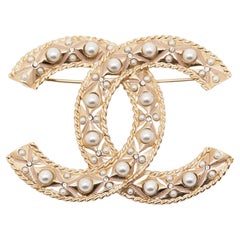 Chanel CC Faux Pearl Enamel Gold Tone Brooch