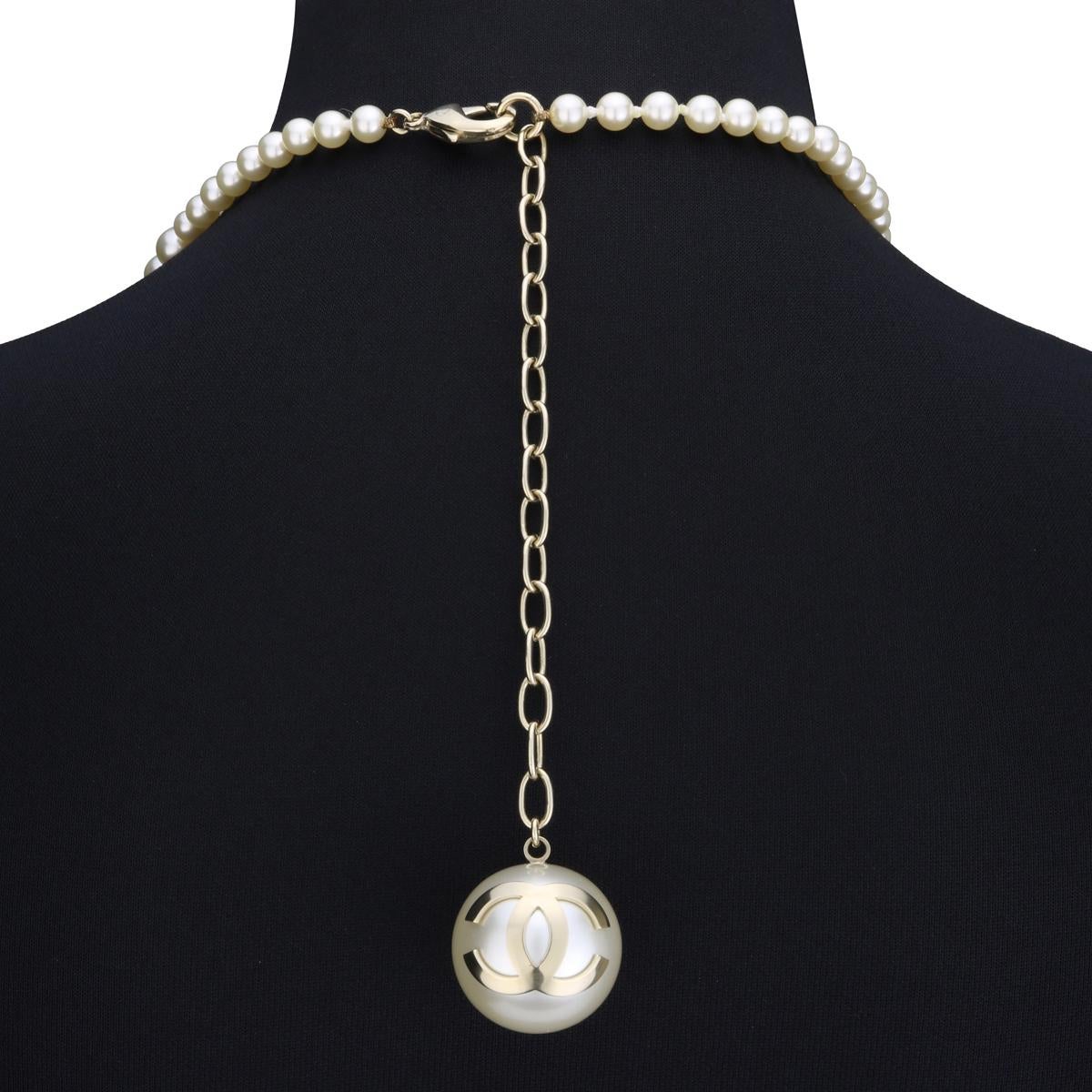 Women's or Men's CHANEL CC Faux Pearl Gold Long Necklace 2016 For Sale