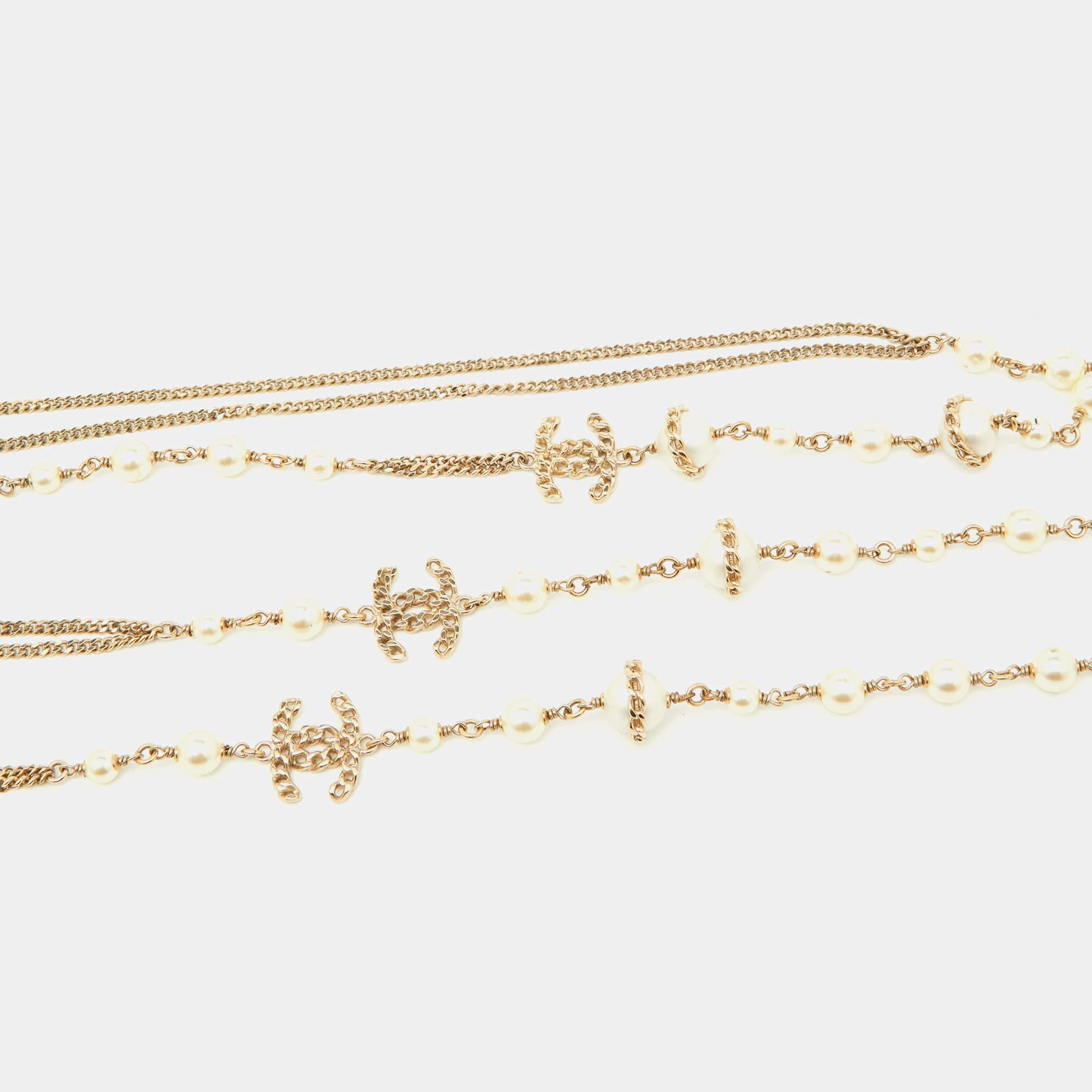 Chanel CC Faux Pearl Gold Tone Chain Link Long Station Necklace In Good Condition For Sale In Dubai, Al Qouz 2