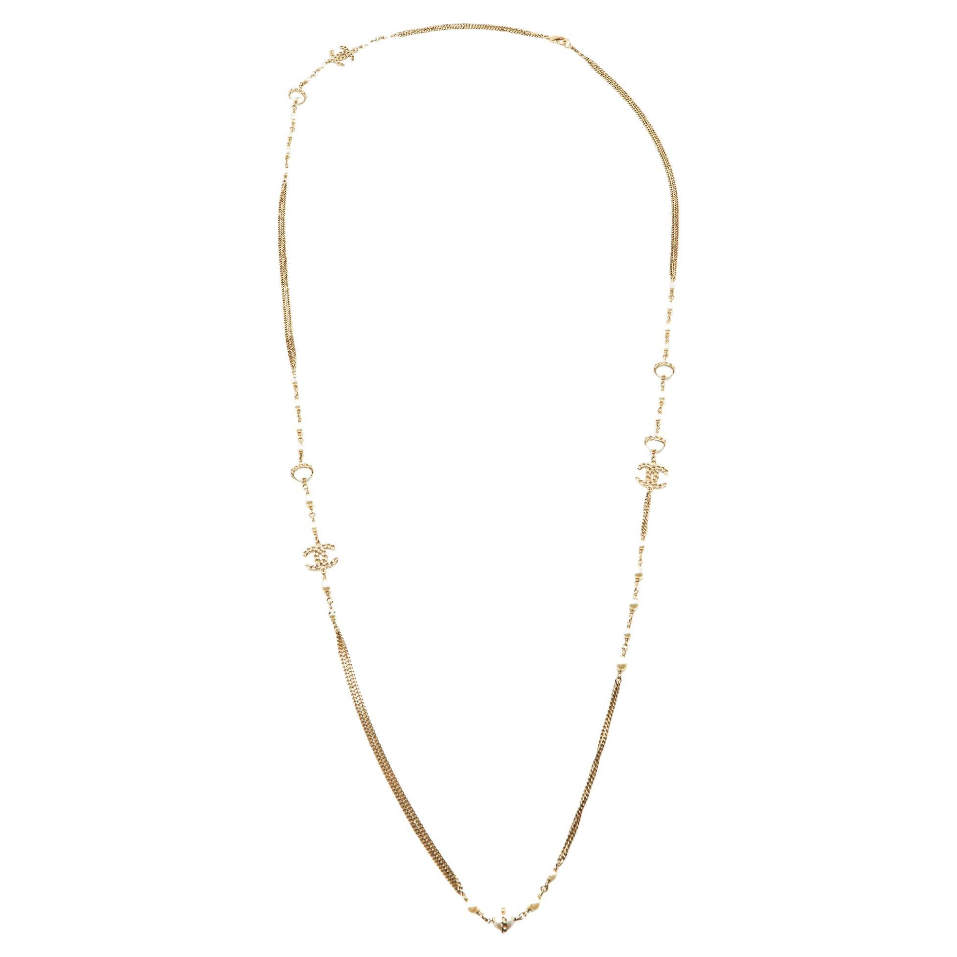 Chanel CC Faux Pearl Gold Tone Chain Link Long Station Necklace For Sale
