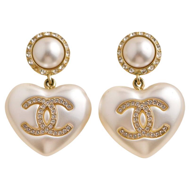 Chanel CC Faux Pearl Heart Drop Pendant Earrings For Sale