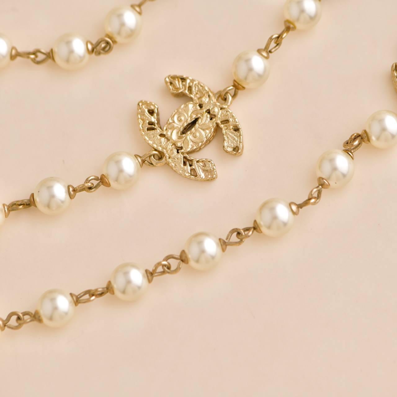 Chanel CC Faux Pearl Long Necklace In Excellent Condition For Sale In Banbury, GB