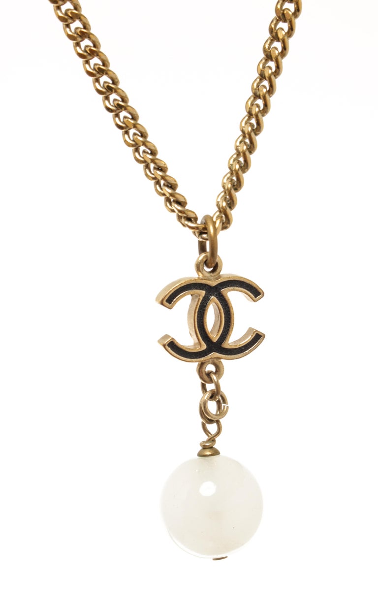 Women's Chanel CC Faux Pearl Necklace For Sale