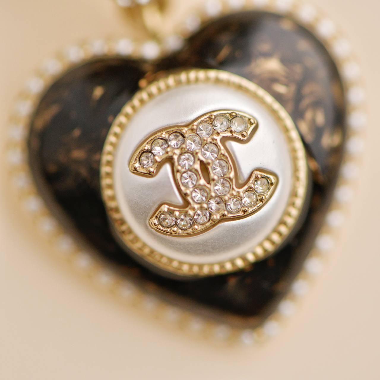 Chanel CC Faux Pearl Resin Strass Heart Drop Earrings For Sale 2