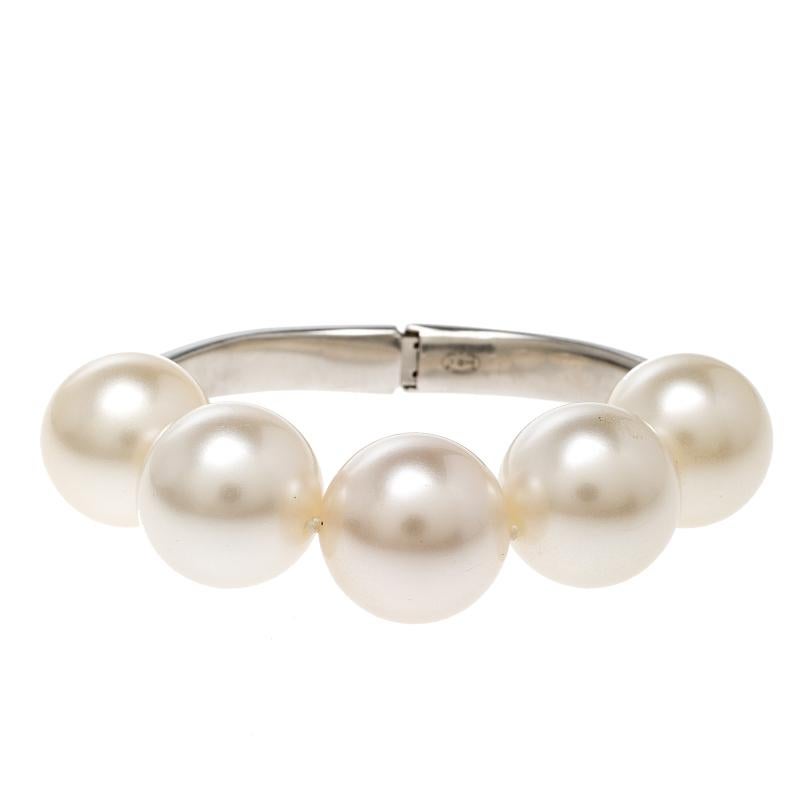 Chanel CC Faux Pearl Silver Tone Bracelet (Zeitgenössisch)