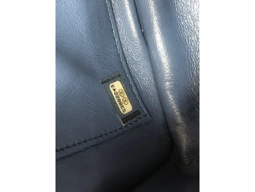 Chanel CC Filigree Medium Flap - Blue Black Caviar Leather For Sale 3