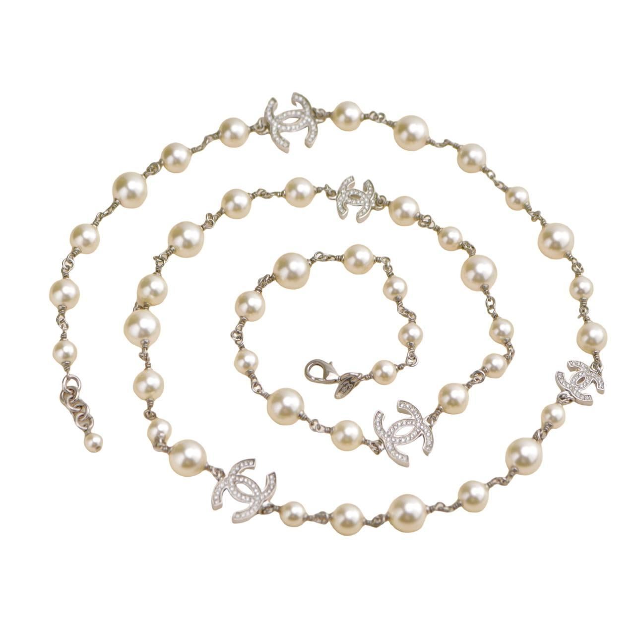 Collana Chanel CC Five Logo con perle finte e cristalli dorati
