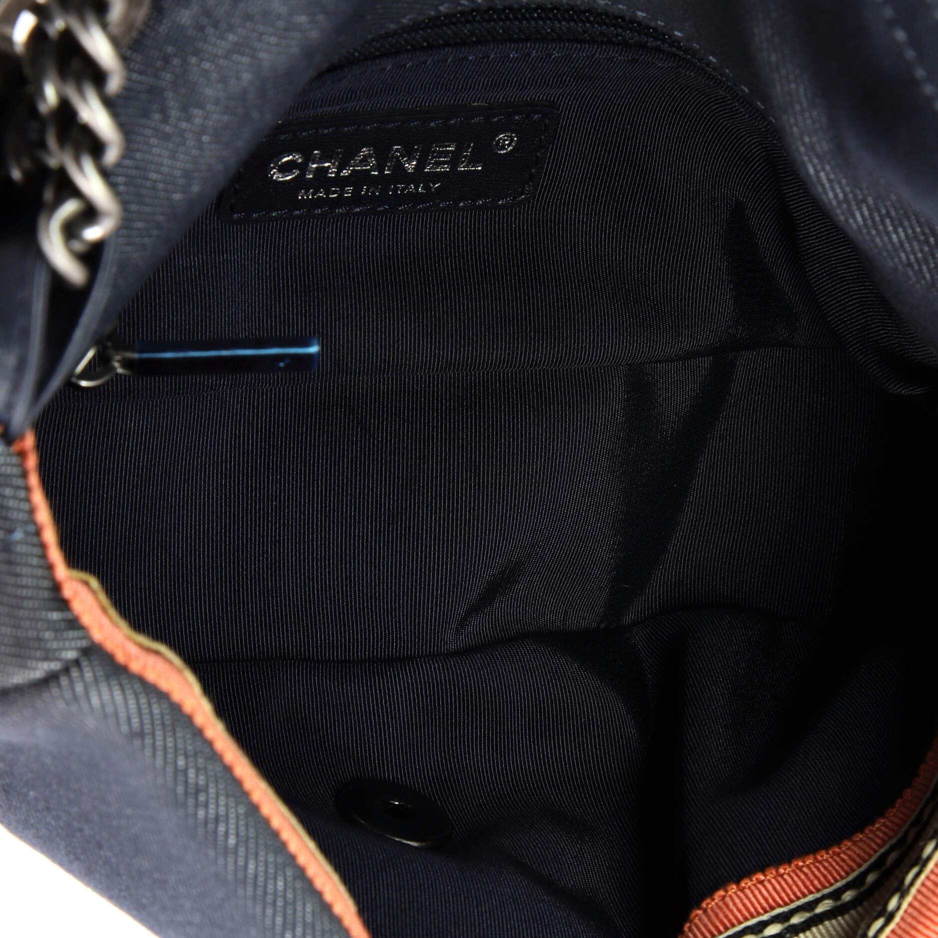 Sac à rabat Chanel CC en denim effet écailles, petit modèle 2