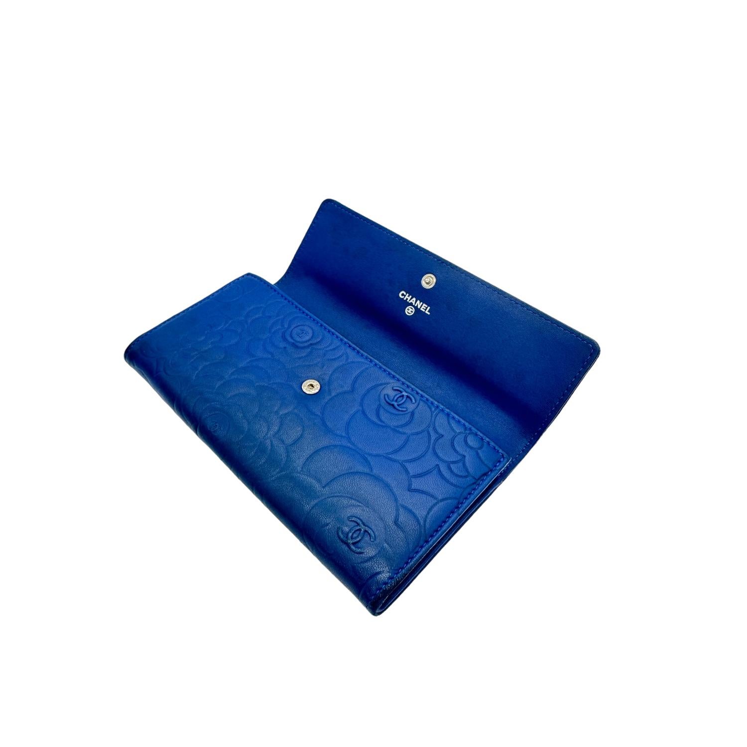 Chanel CC Flap Camellia Lambskin Long Wallet Blue In Good Condition In Scottsdale, AZ