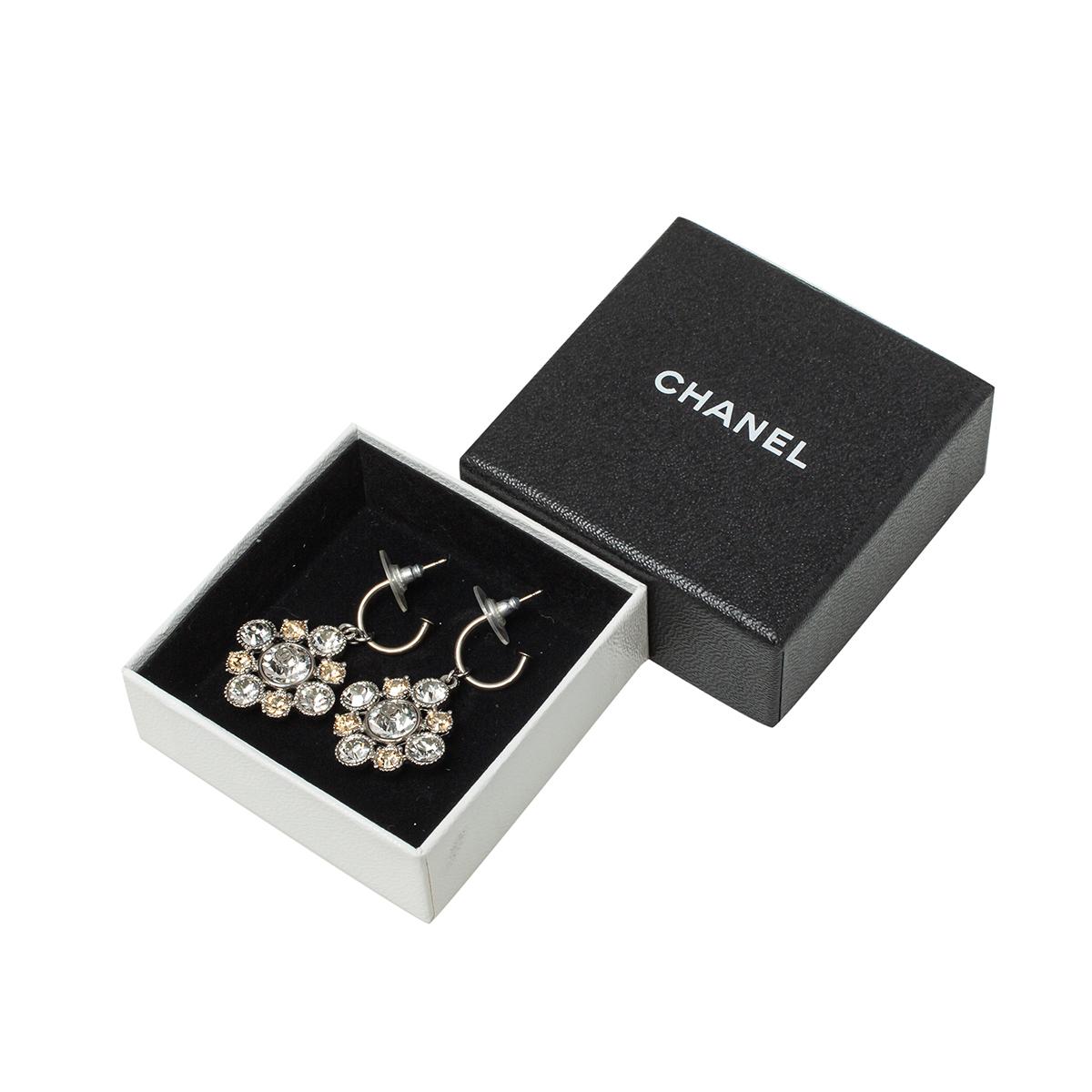 Chanel CC Floral Crystal Silver Tone Drop Earrings In Good Condition In Dubai, Al Qouz 2