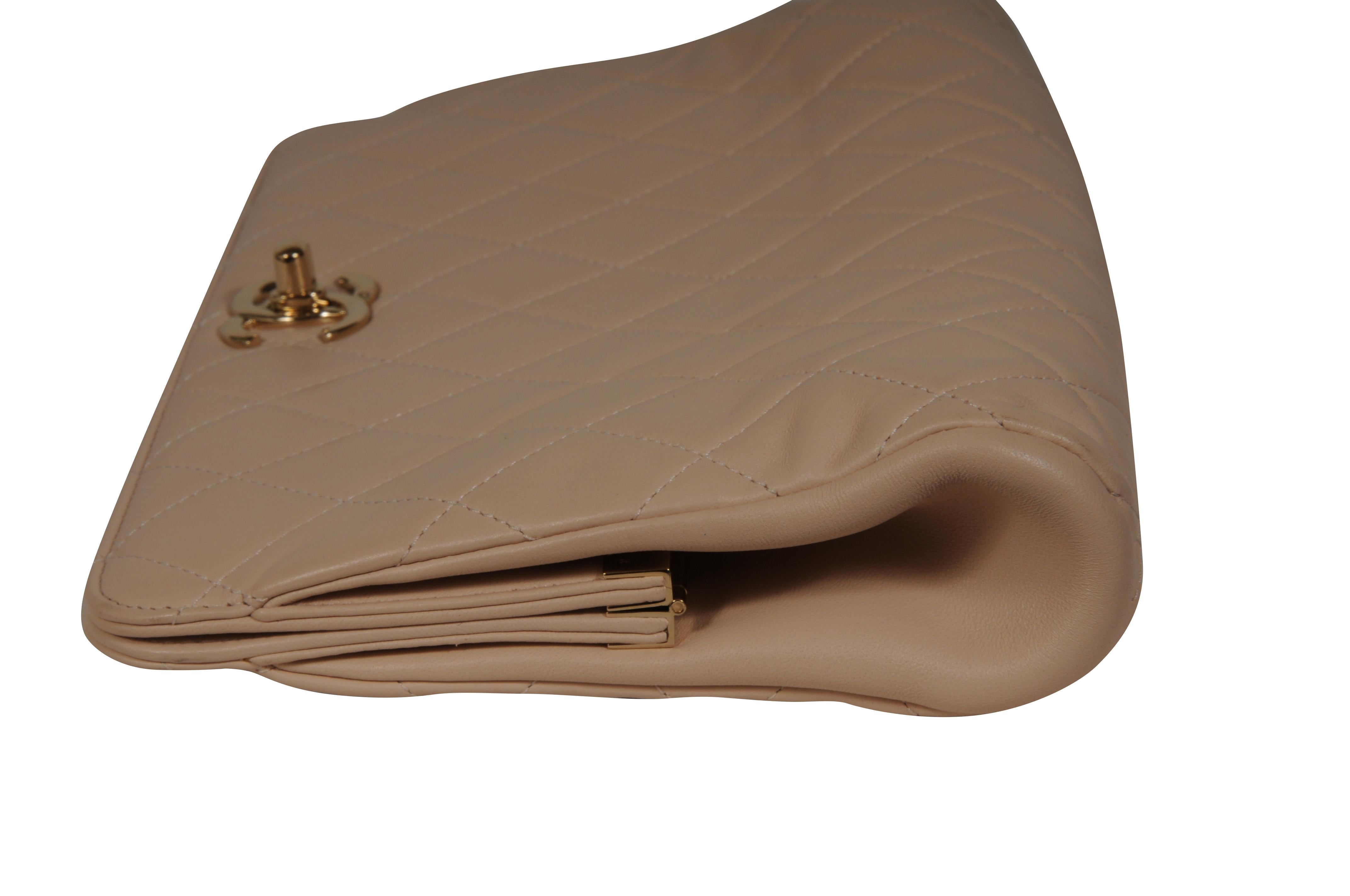 Chanel CC Frame Clutch in pelle d'agnello trapuntata neutra Tan Gold Hardware Beige Borsa in vendita 5