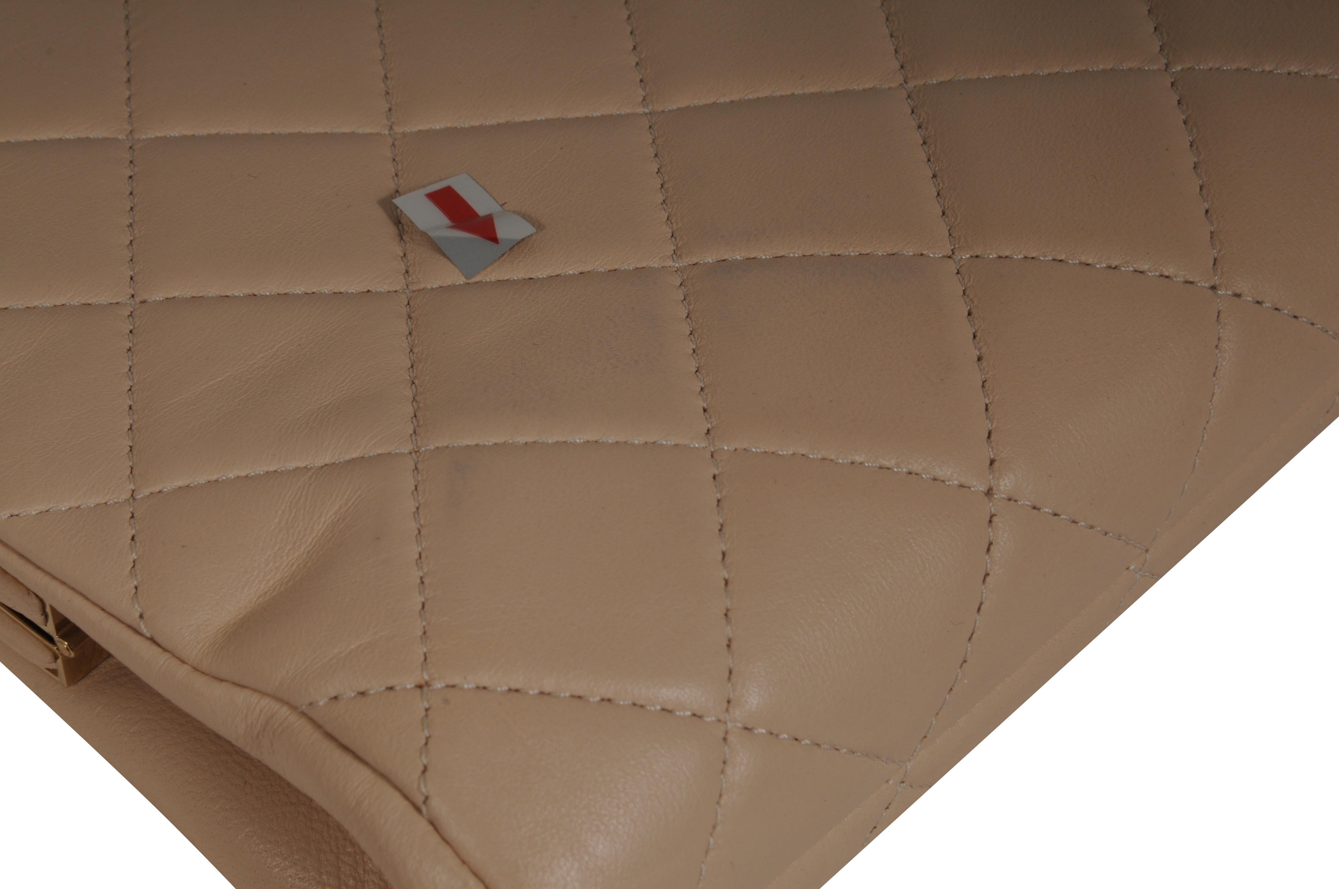 Chanel CC Frame Clutch in pelle d'agnello trapuntata neutra Tan Gold Hardware Beige Borsa In condizioni buone in vendita a North Miami, FL