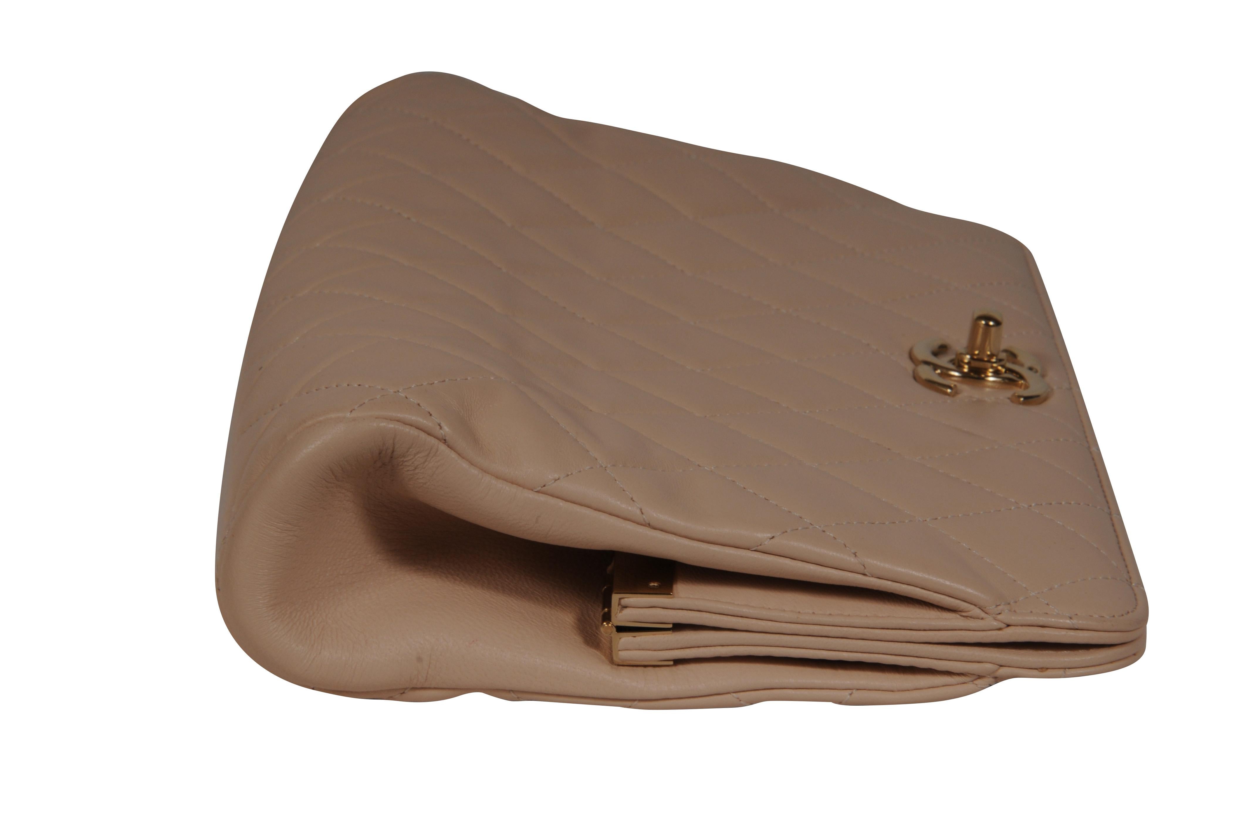 Chanel CC Frame Clutch in pelle d'agnello trapuntata neutra Tan Gold Hardware Beige Borsa in vendita 4