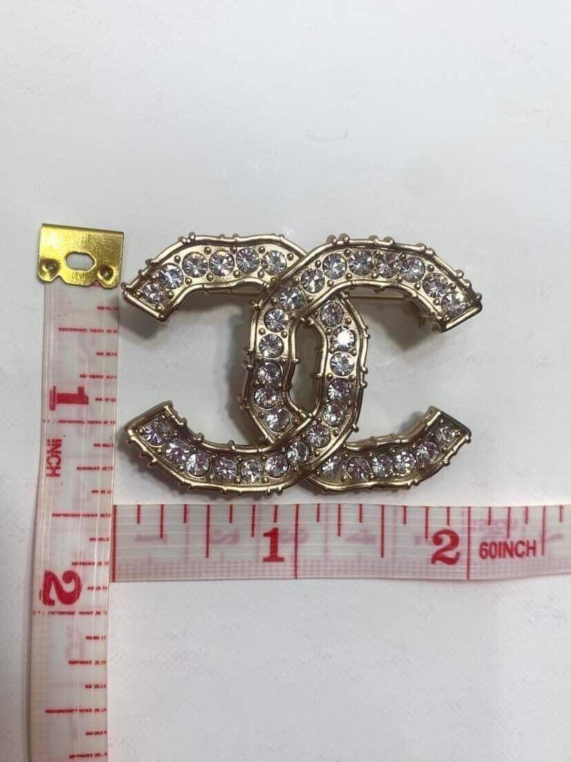 Modern Chanel CC Gold And Crystal Large Brooch For Sale