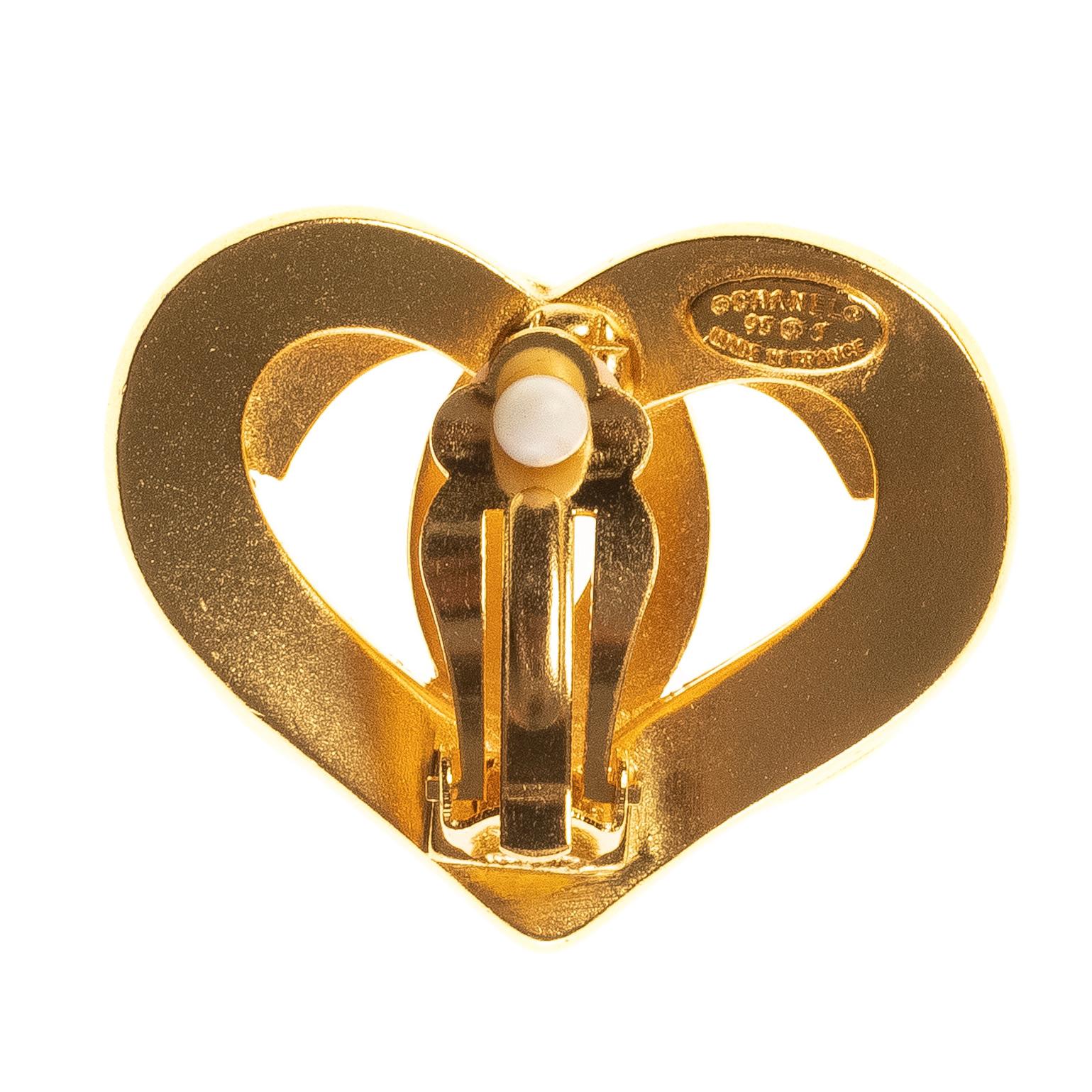 Chanel Cc Gold Heart Clip On Earrings 1995 In Good Condition In Montreal, Quebec