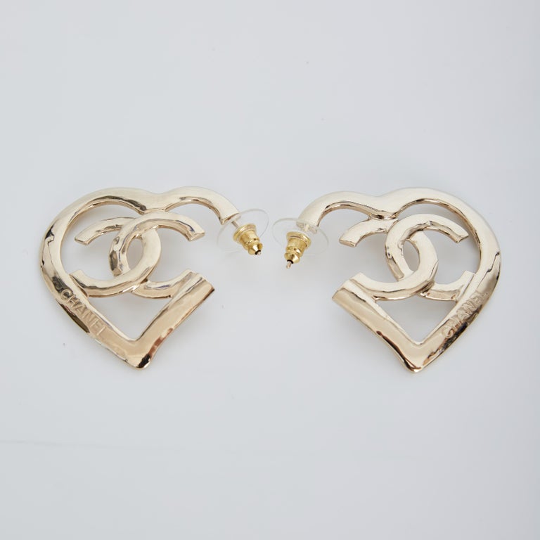 Chanel CC Gold Heart Earrings (2022) For Sale at 1stDibs | chanel 22p cc  heart hoop earrings gold tone