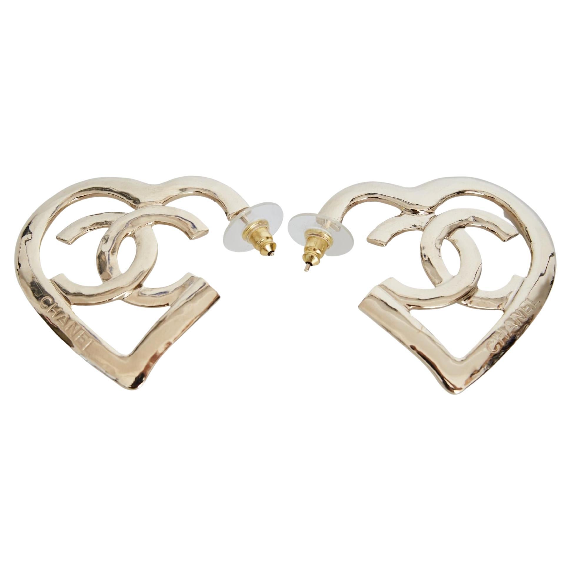 Chanel CC Gold Heart Earrings For Sale at 1stDibs