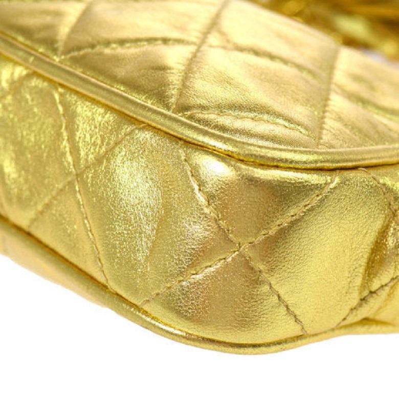 De las mujeres CHANEL CC Cinturón de cintura de piel de cordero acolchada dorada con cierre Kiss Lock de oro en venta
