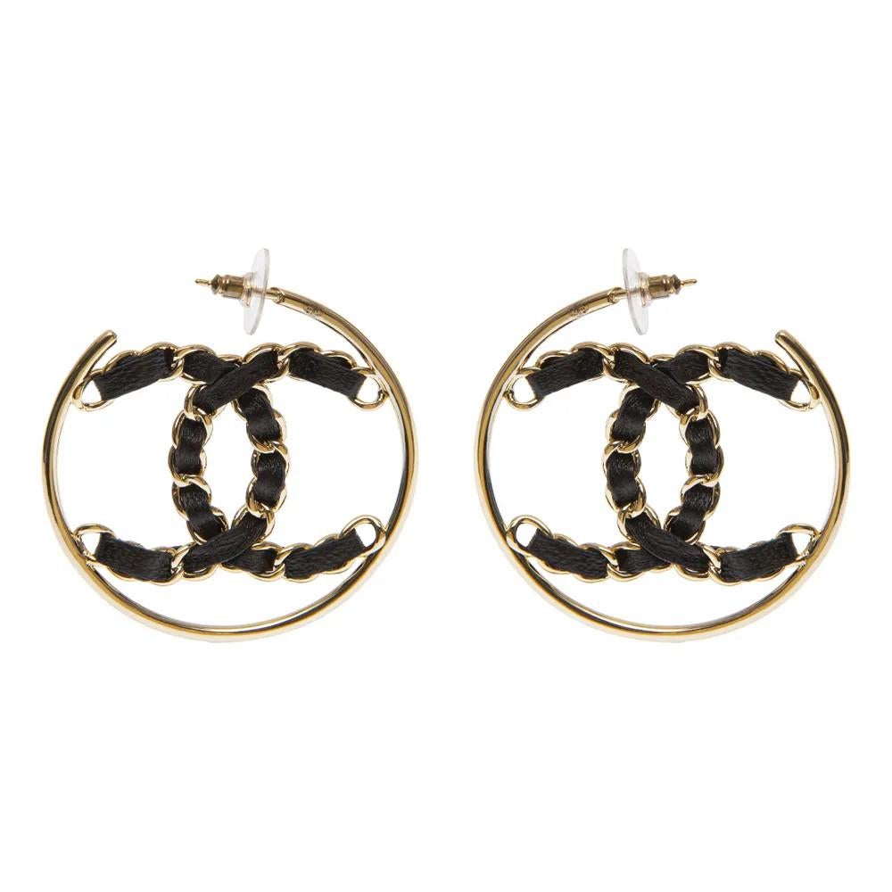 Chanel CC Gold tone black leather earrings In Good Condition In Capri, IT