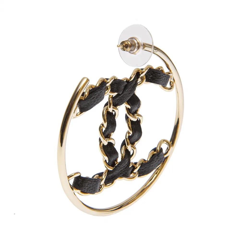 Women's Chanel CC Gold tone black leather earrings