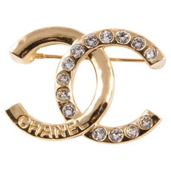 Spilla Chanel CC in tonalità oro