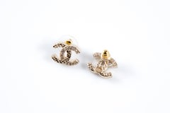 Chanel CC Goldfarbene "CC"-Ohrringe