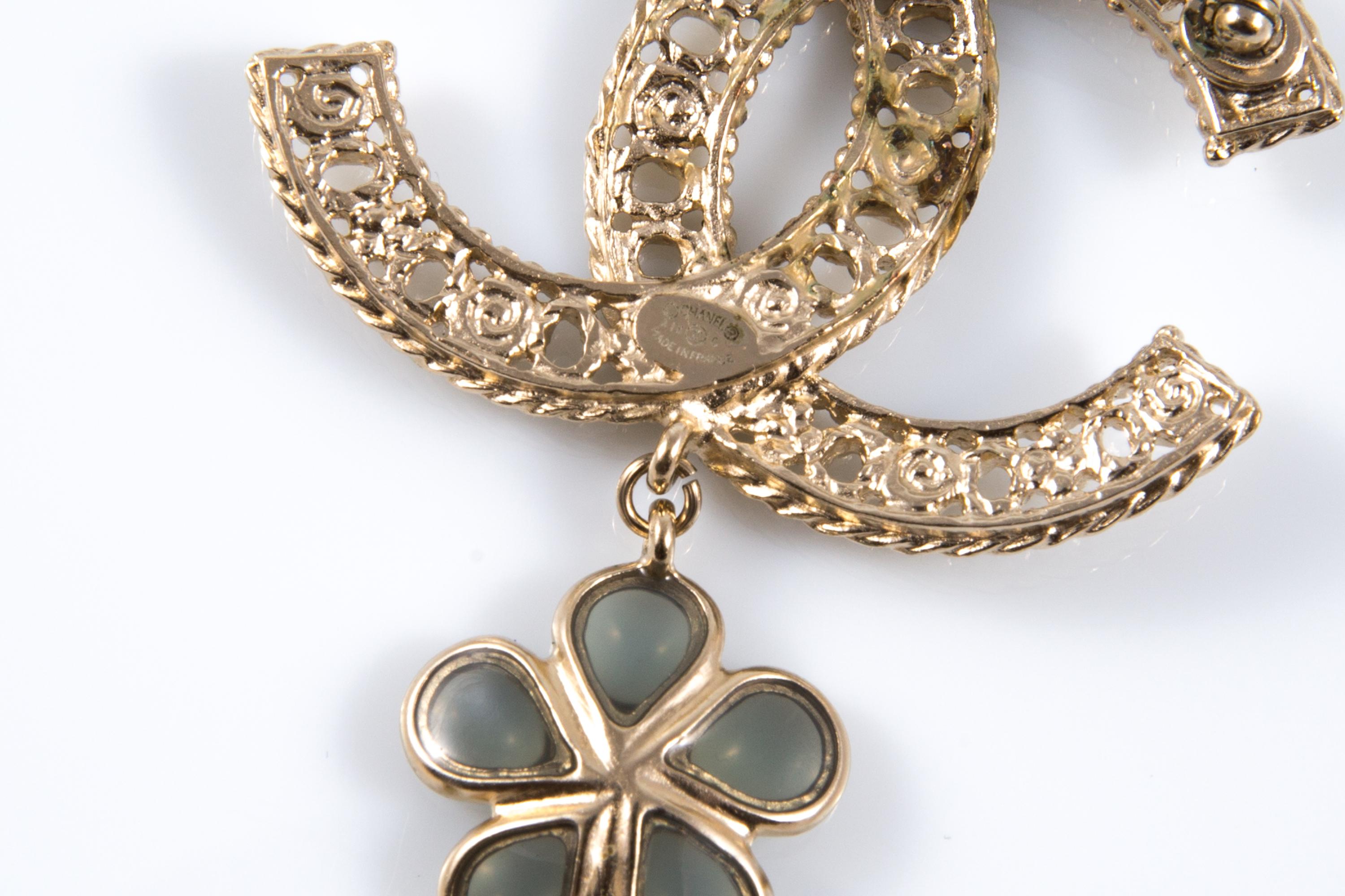 Chanel CC Broche Grande Flor Tono Oro en Bueno estado para la venta en Paris, FR