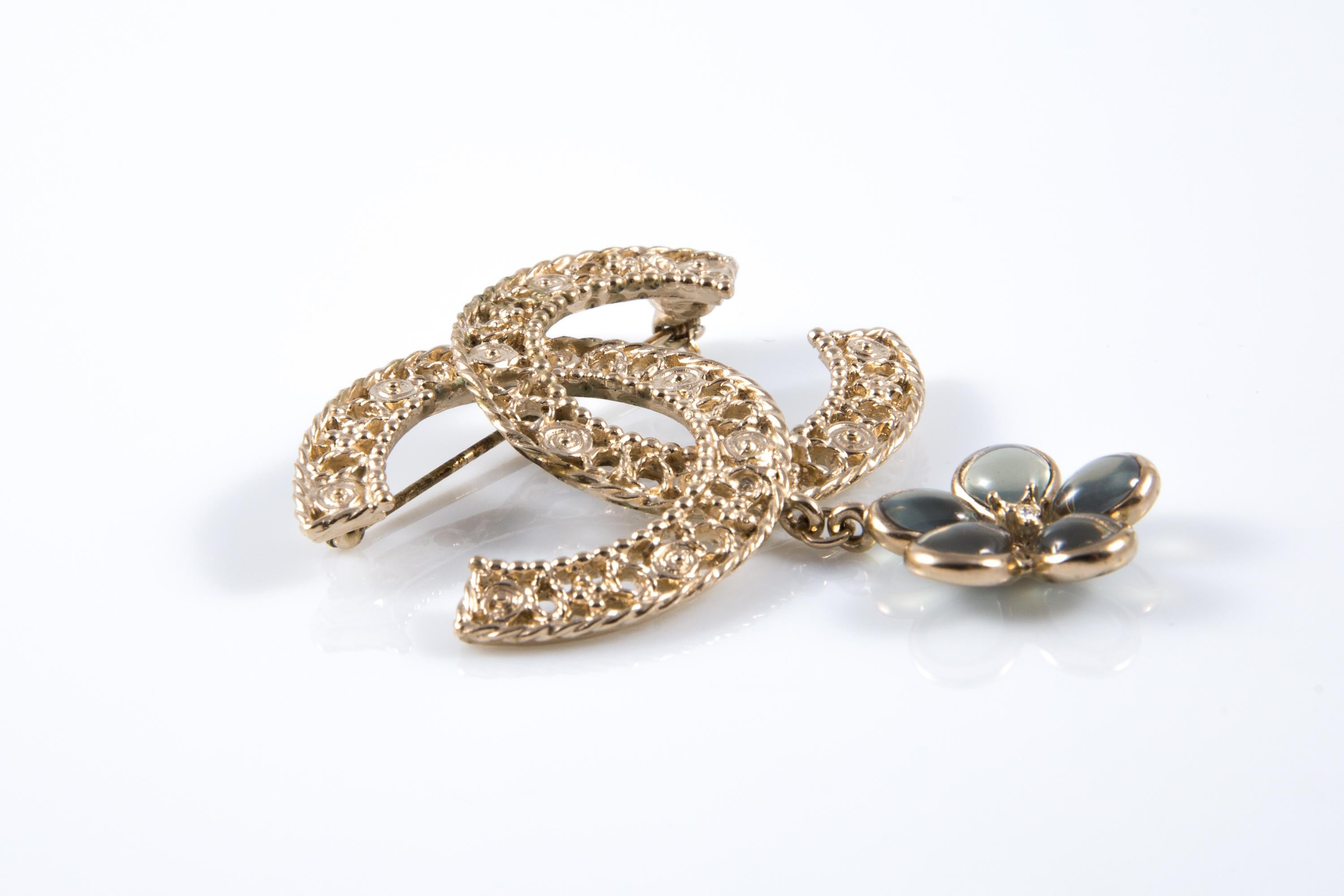 De las mujeres Chanel CC Broche Grande Flor Tono Oro en venta