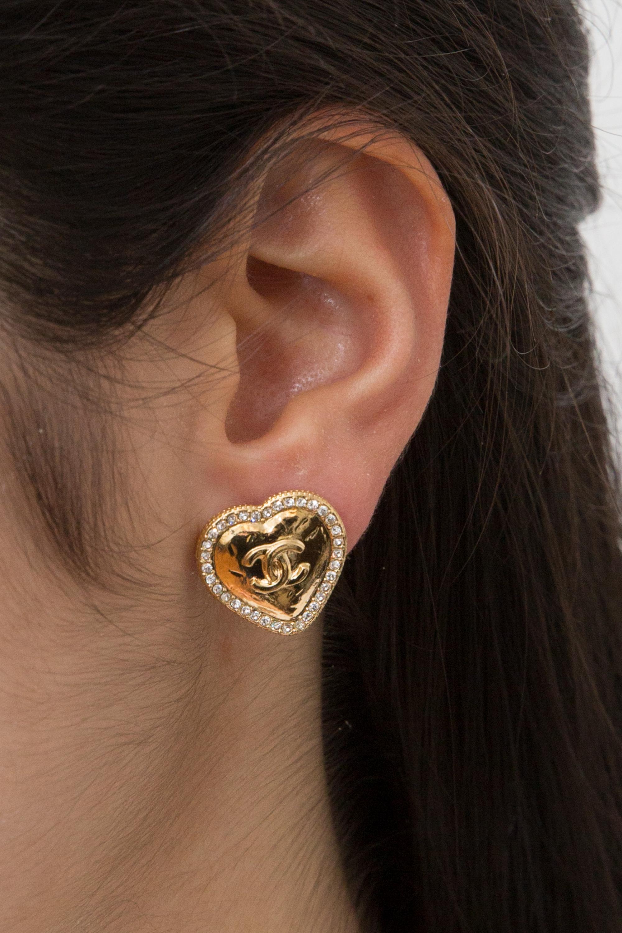 Chanel CC gold-tone Heart “CC” earrings featuring crystal embellishment, a signature interlocking CC logo, back plaque pitted. They come as a pair. 
Circa 2010s  Made in France
0.8in. (2cm) X 0.8in. (2cm) 
Excellent vintage condition. Made in