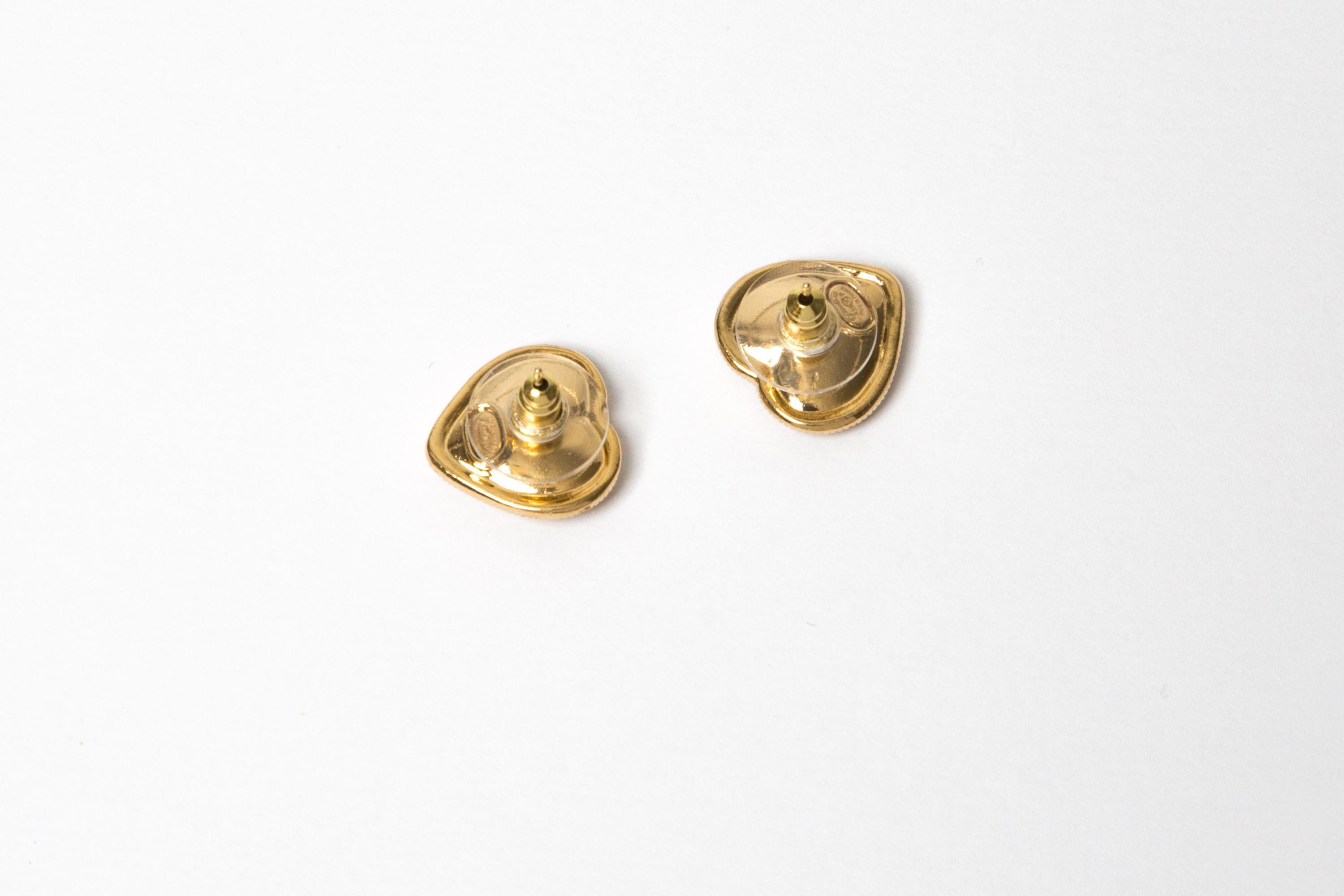Women's Chanel CC Gold Tone Heart Earrings For Sale