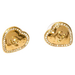 Chanel CC Goldfarbene Herz-Ohrringe