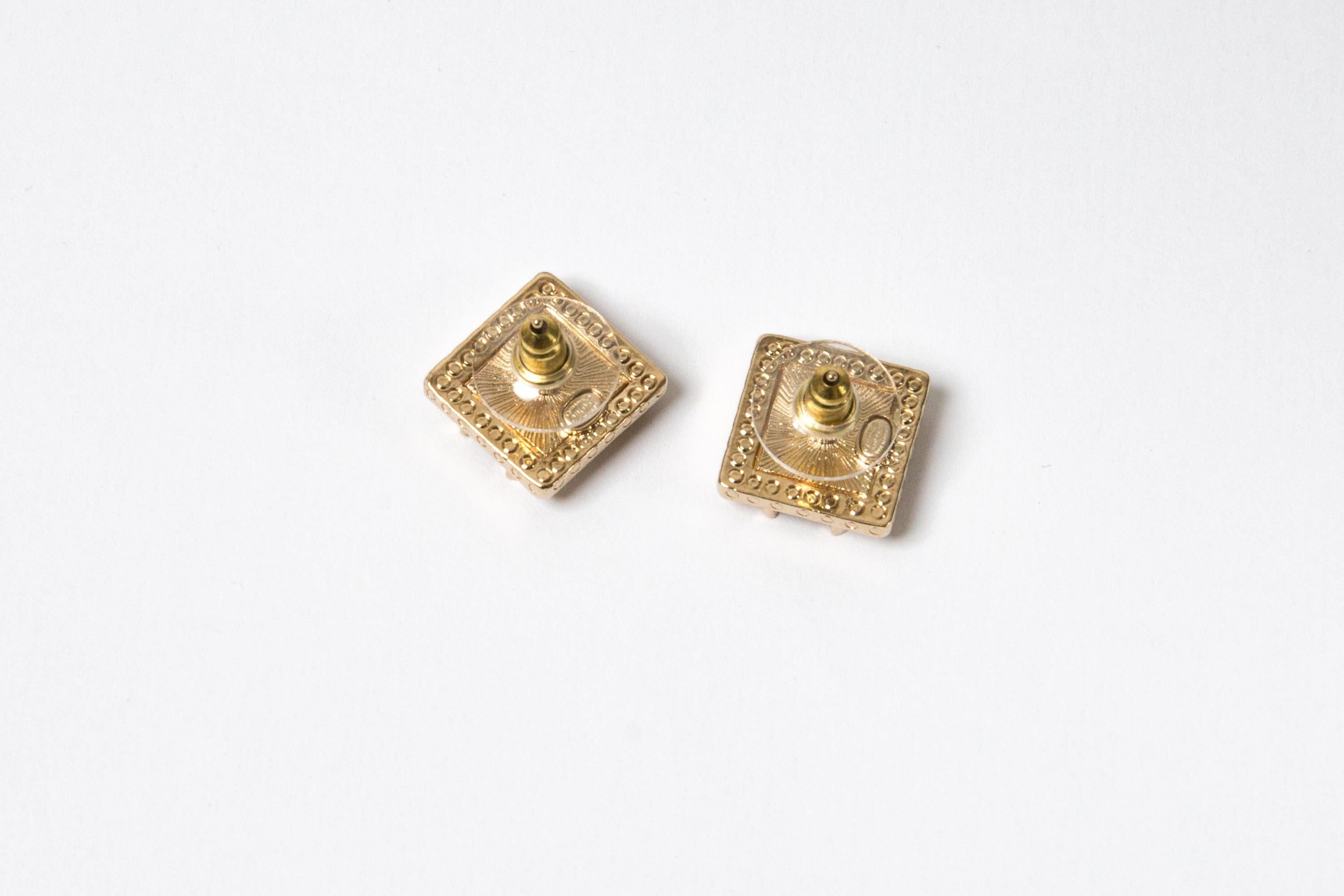 Women's Chanel CC Gold Tone Square Earrings For Sale